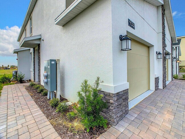 Building Photo - 9338 Sommerset Hills Dr