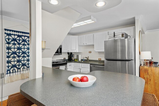 Building Photo - 1221 N Dearborn St