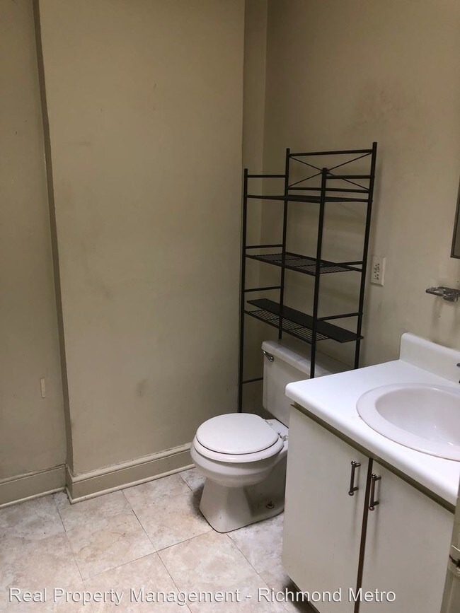 Building Photo - 300 N Monroe St