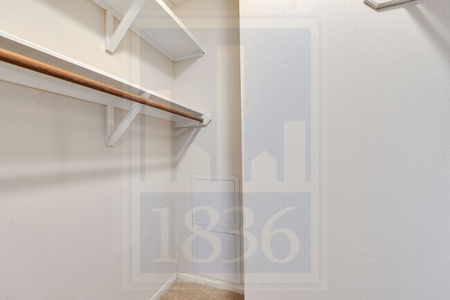 Building Photo - 3002 Breeze Terrace