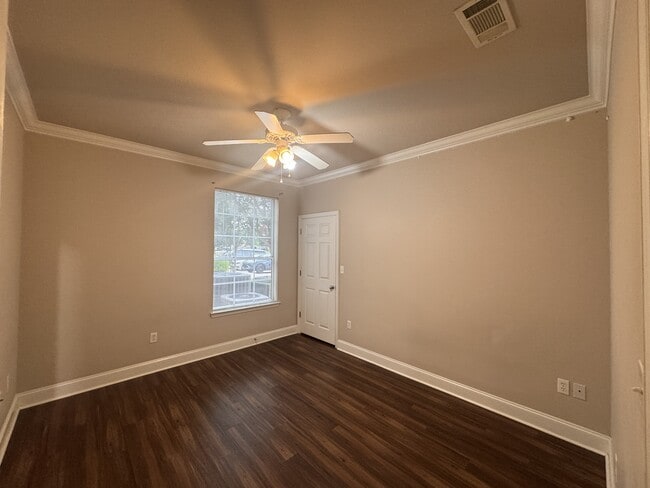 Building Photo - 900 Dean Lee Dr