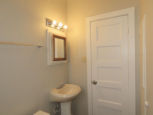 Building Photo - Water Included! Charming 1 Bedroom Downsta...