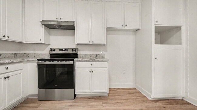 Building Photo - 654 Ridge Dr