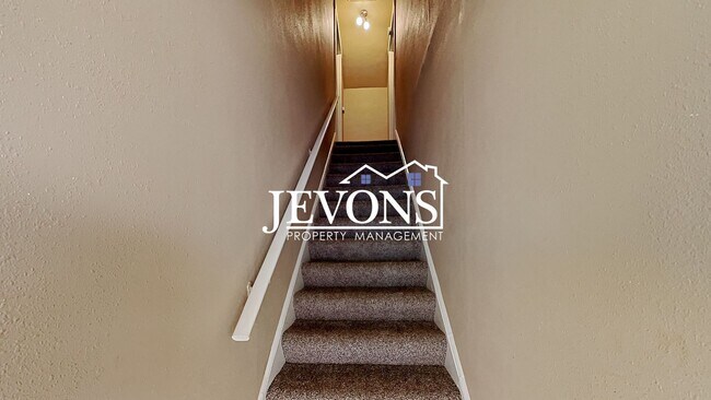 Building Photo - $300 Rent Credit - Well-kept ground-floor ...