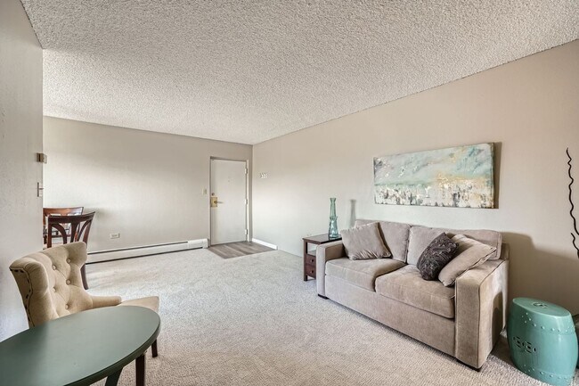Building Photo - Sunny 6th-Floor Condo at Penn Towers – Rig...