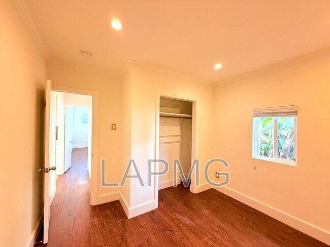 Building Photo - 4447 Lockwood Ave