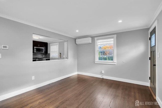 Building Photo - 20 Burnet St