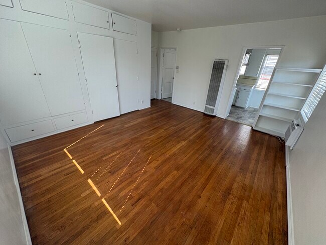 Building Photo - 9217 Alcott St