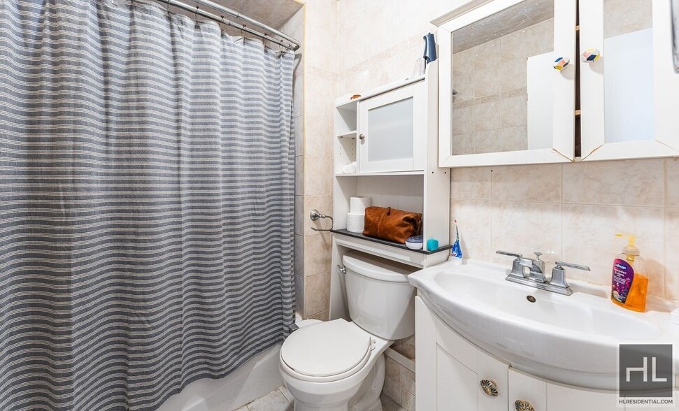 Building Photo - 4 AVENUE