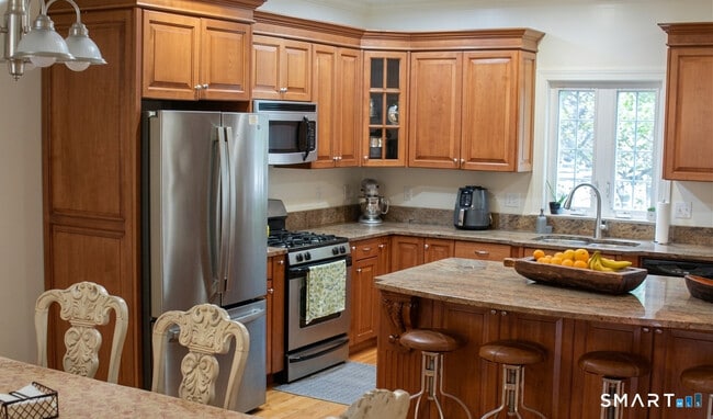 Building Photo - 175 Alvin St