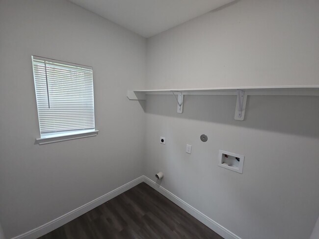 Building Photo - 8235 Locksley Rd