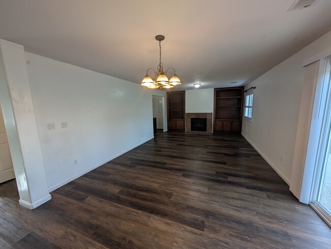 Building Photo - 3200 S Jensen Ct