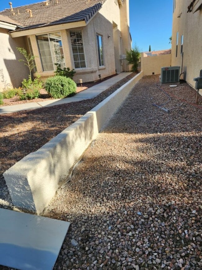 Building Photo - Honey, I’m Home! This Lovely 3 Bedroom, Two-Story Home Is Located In Summerlin.