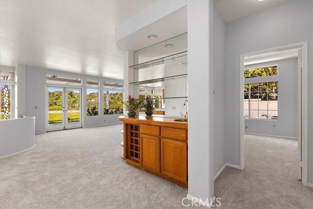 Building Photo - 3 Mantenida