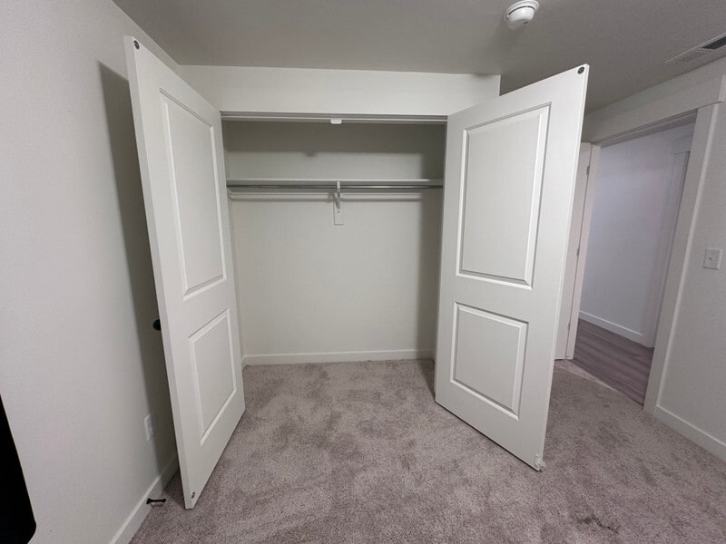 Building Photo - 933 E Blackfeet Dr