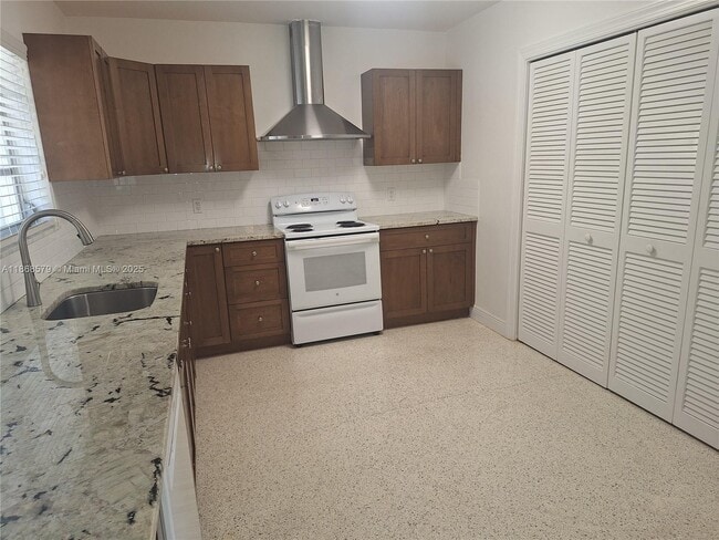 Building Photo - 5600 SW 64th Pl