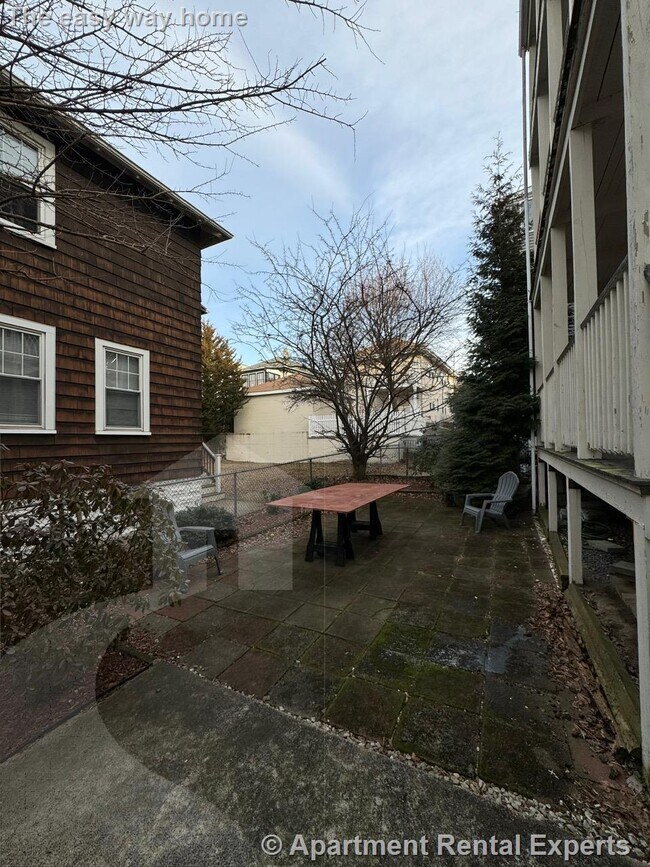 Building Photo - 65 Conwell Ave