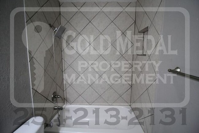 Building Photo - A charming 2-bedroom, 1.5-bathroom townhome now available for rent!