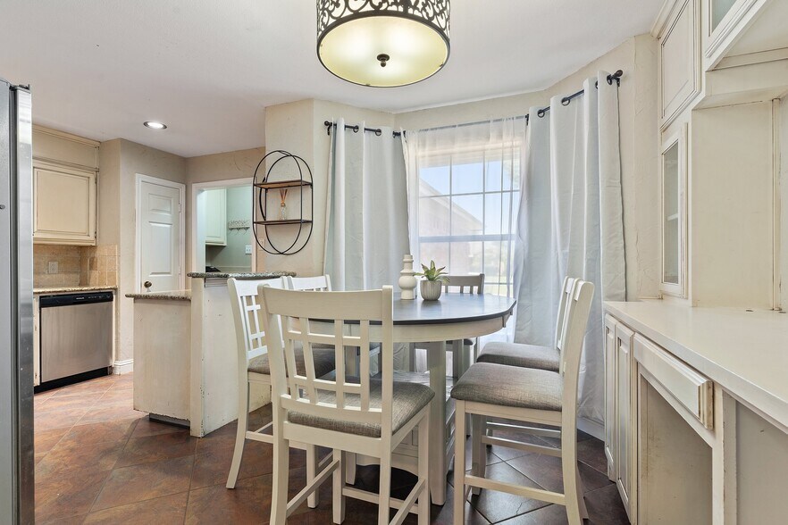 Building Photo - 19 Alamosa Dr