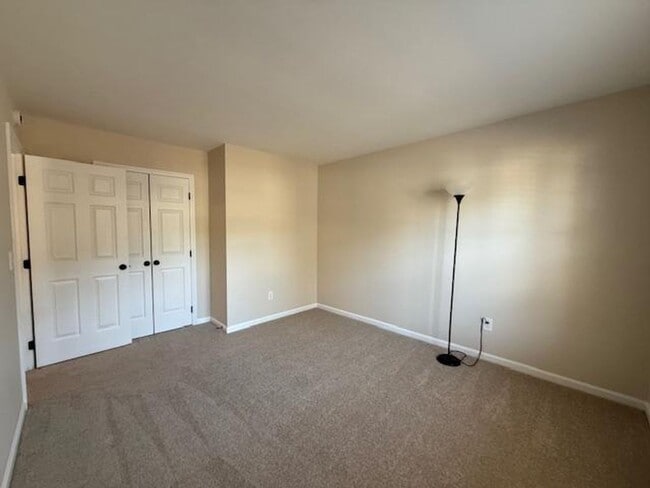 Building Photo - 201 Holmby Ct