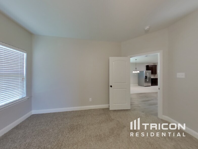 Building Photo - 509 Dogwood Dr