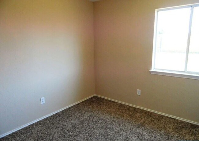 Building Photo - AVAILABLE SOON!