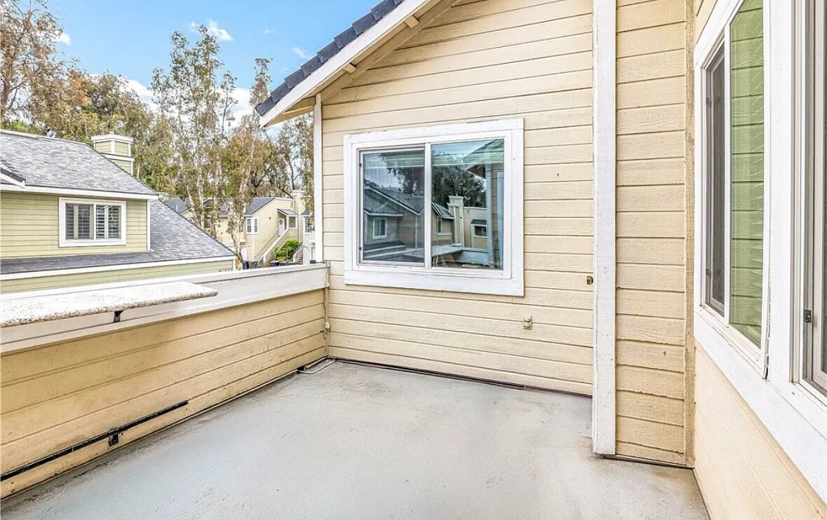 Building Photo - 5920 Bedford Ct
