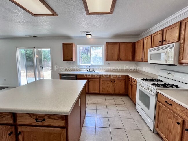 Building Photo - 6054 E Hampton Way
