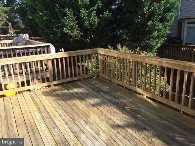 Building Photo - 1747 Wood Carriage Way