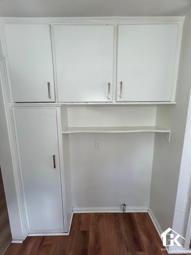 Building Photo - 3 Bed 1 Bath Eastside Home Available - Near St John Moross!