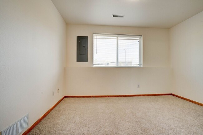 Building Photo - Woodridge Estates Townhomes