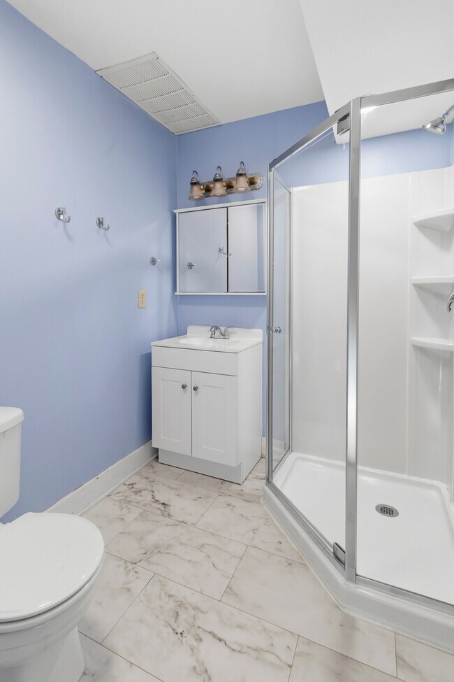 Building Photo - 1903 Sumac Dr