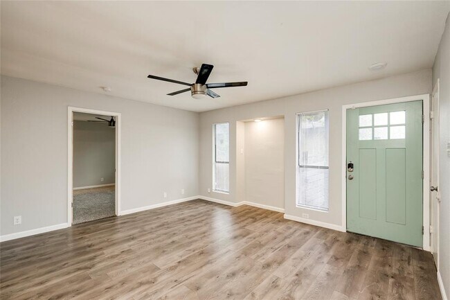 Building Photo - 915 Chisholm Cove