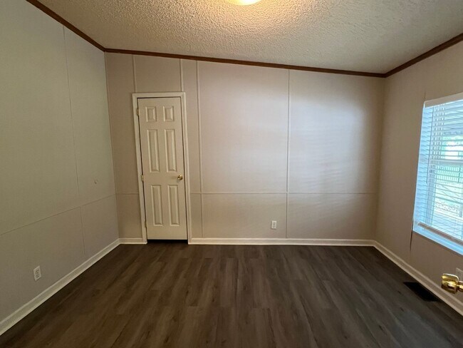 Building Photo - Cedar Lane