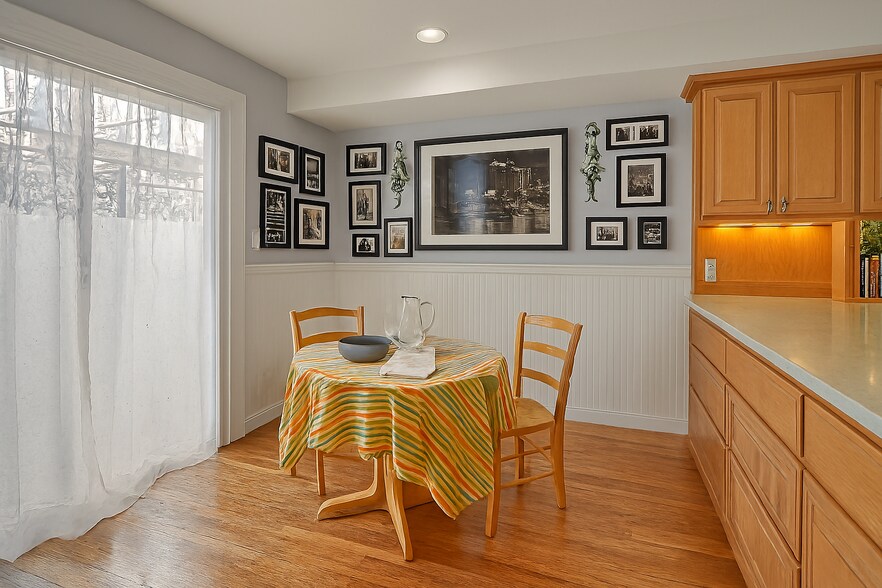 Dining Area - 404 Aloha St