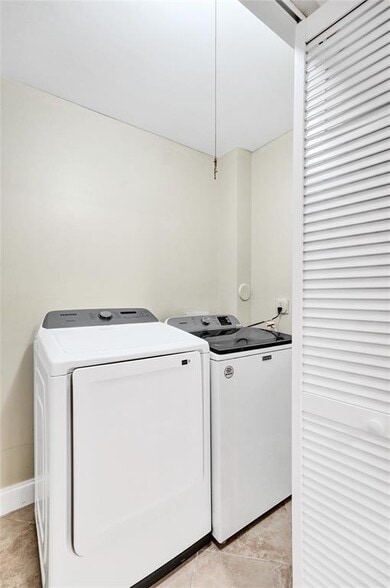 Building Photo - 10733 Cleary Blvd