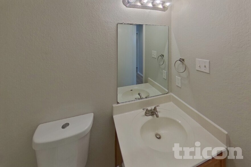 Building Photo - 1412 Royal Meadows Tr