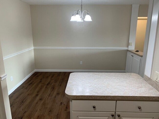 Building Photo - Large Completely Renovated Luxury Condo For Rent at 1664 Brownstone Blvd, Toledo Oh 43614