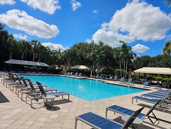 Building Photo - 7533 Topiary Ave