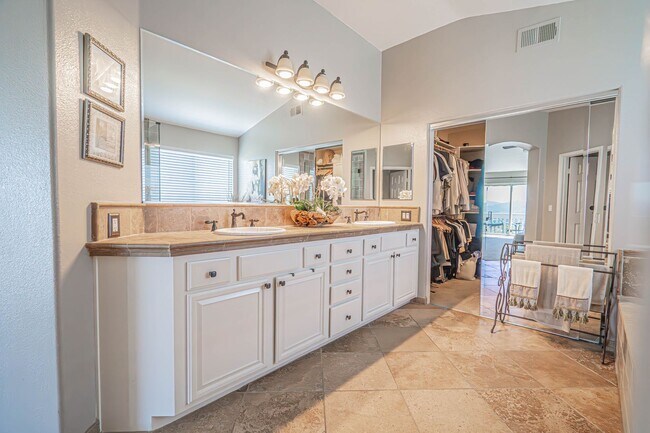 Building Photo - Expansive 5-Bedroom Home with Spa & Solar ...