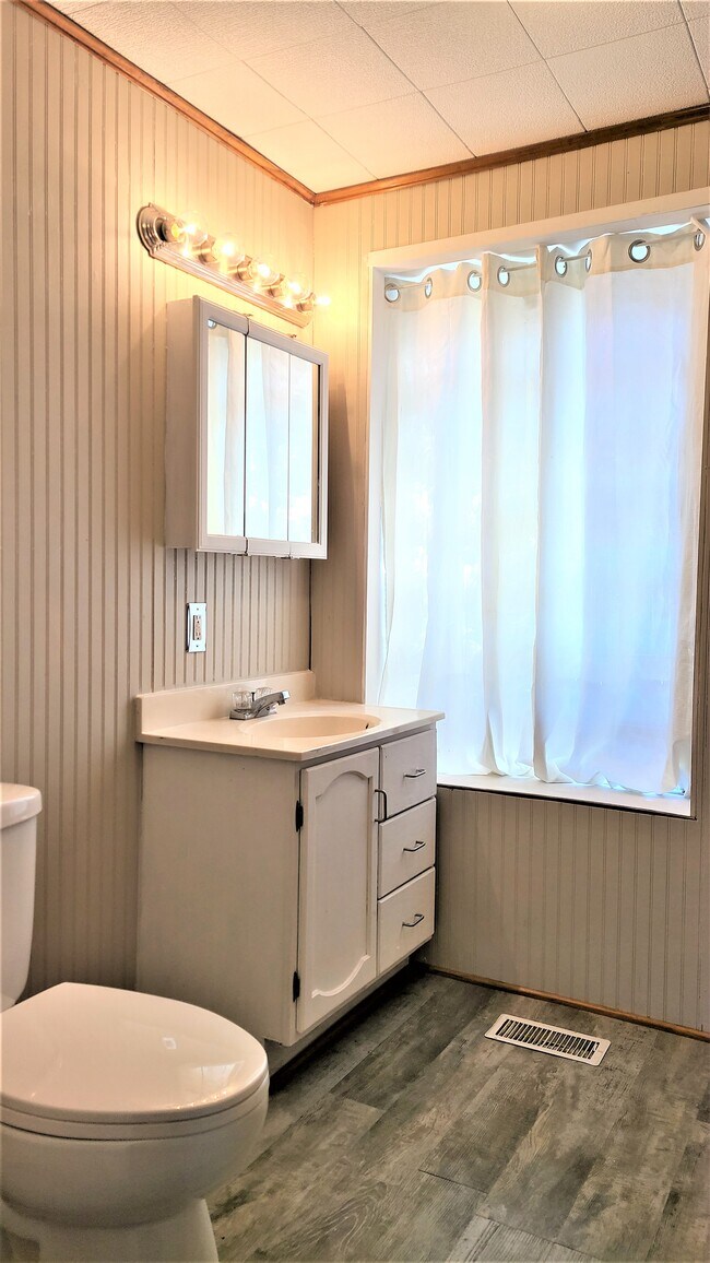 Building Photo - 319 N Sheridan St