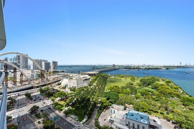 Building Photo - 900 Biscayne Blvd