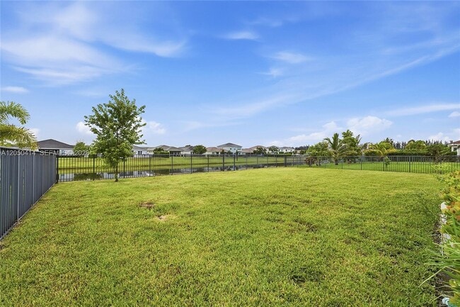 Building Photo - 15239 Goldfinch Cir