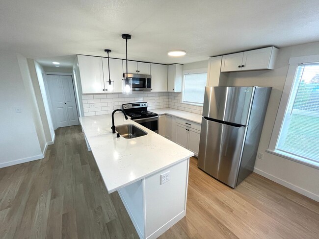 Building Photo - Beautifully renovated 3-bedroom home on a ...