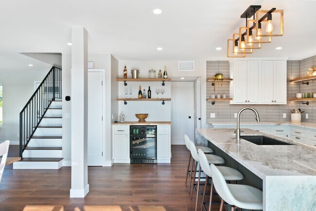 Building Photo - Costa Mesa, Panoramic Views, Pool - Fully ...