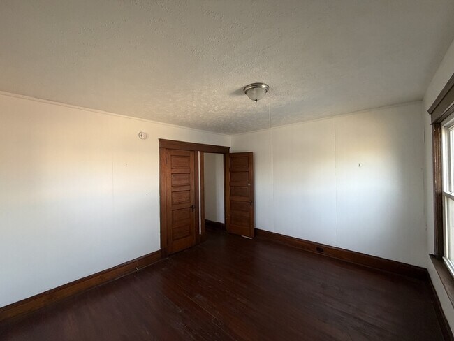Building Photo - 2958 E 71st St
