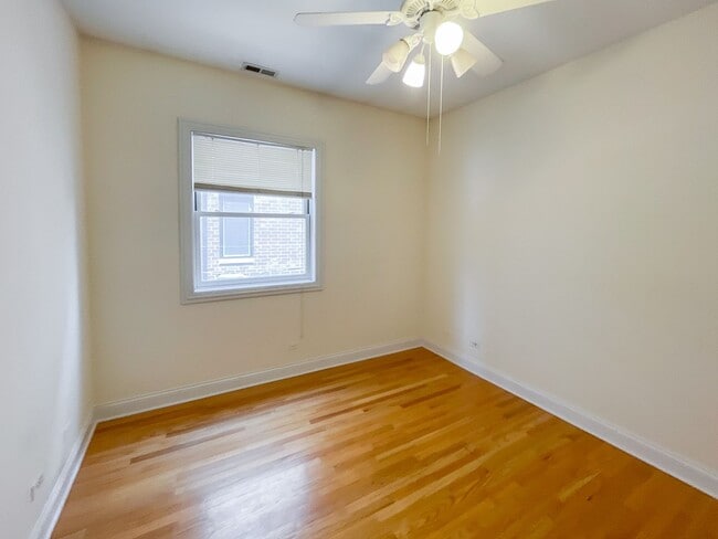 Building Photo - 2927-29 N. Southport