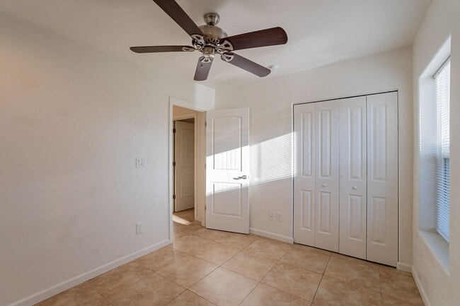 Building Photo - 436 E Waverly St