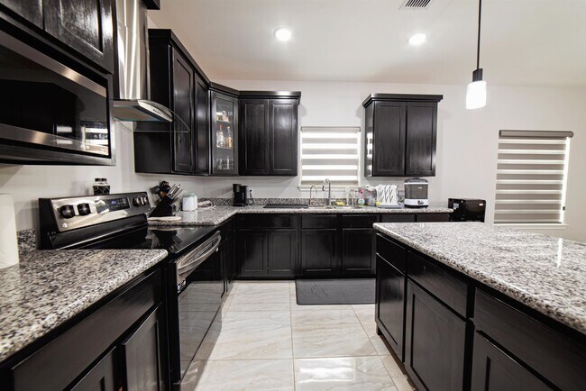 Building Photo - 5405 Jersey Dr