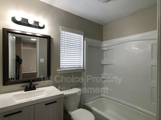 Building Photo - 6040 Blueridge Dr